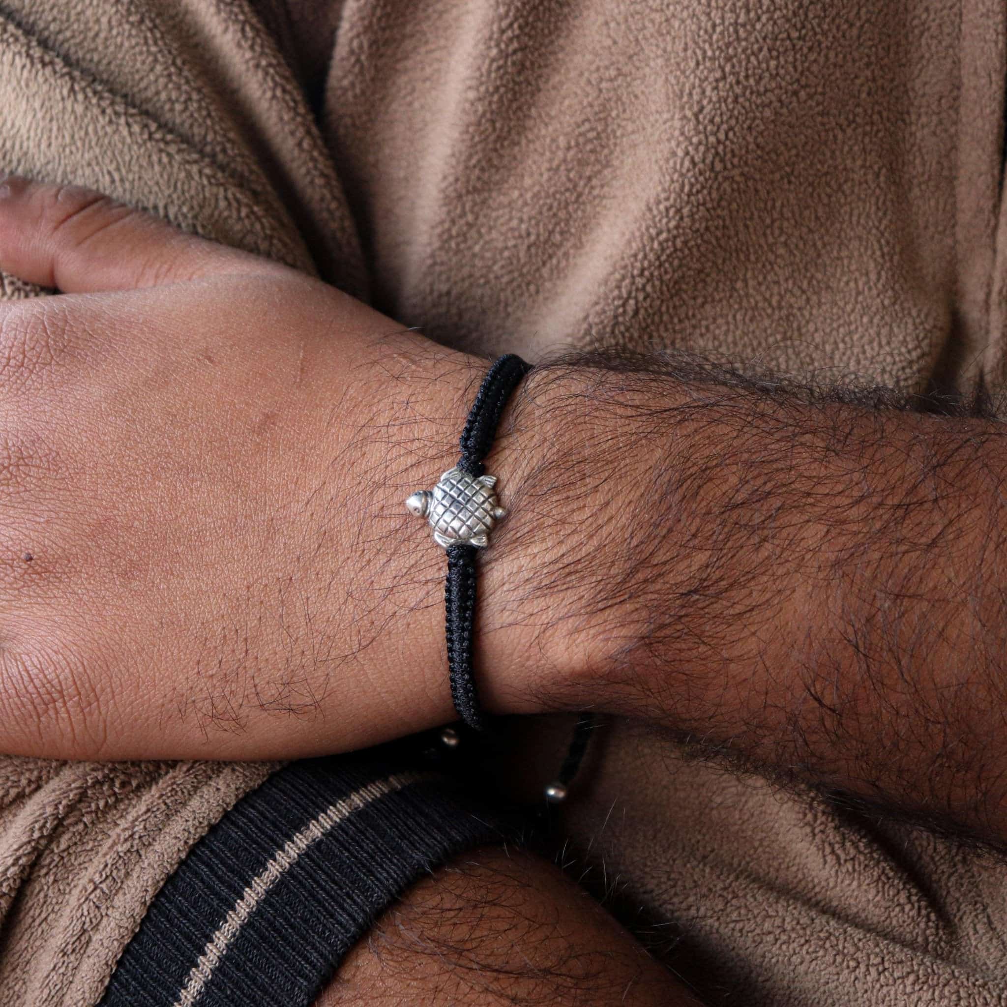 Turtle Nazarbattu Bracelet (Black/Red)
